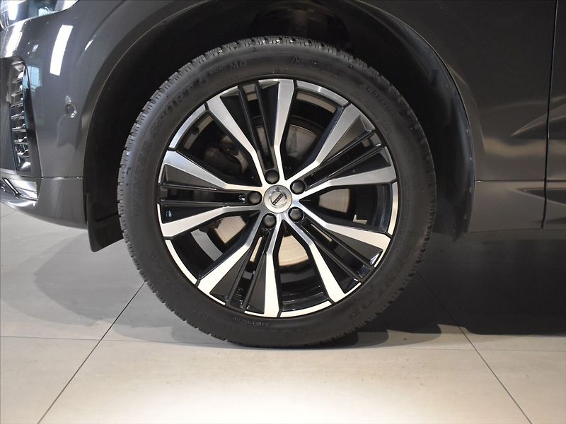 Volvo XC60 2,0 B4 AWD Ultimate tažné,pano - fotka 7 z 28