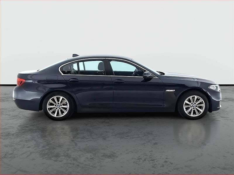 BMW Řada 5 (2014) 520d xDrive, 4X4, Automat - fotka 6 z 17