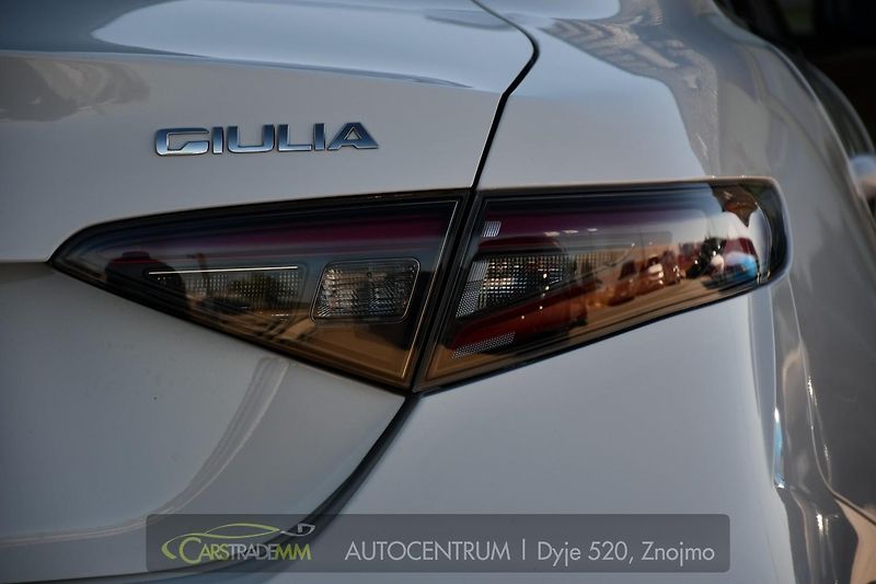 Alfa Romeo Giulia 2.0 TURBO 16V 206kW Q4 VELOCE - fotka 39 z 42