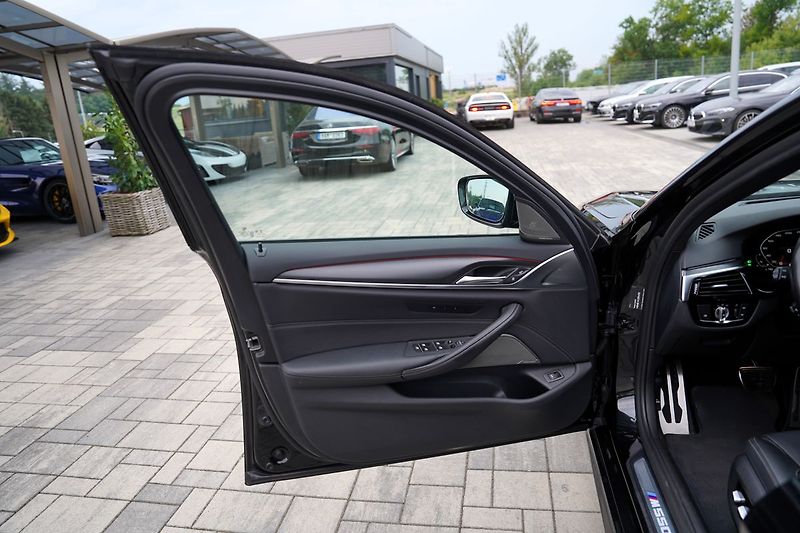 BMW Řada 5 M550i xDrive/Lasery,HUD/530PS - fotka 16 z 44