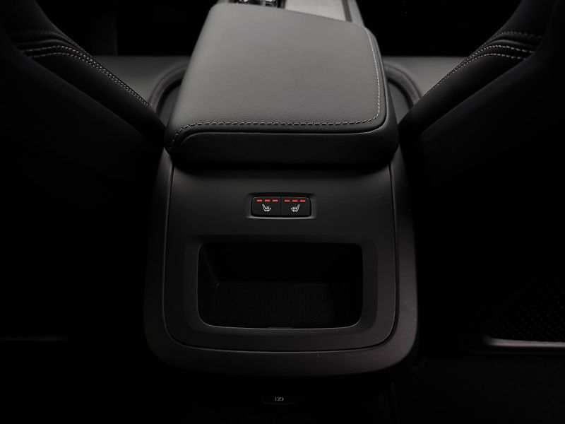 Volvo V60 B4 DARK PLUS AUT  - fotka 29 z 49