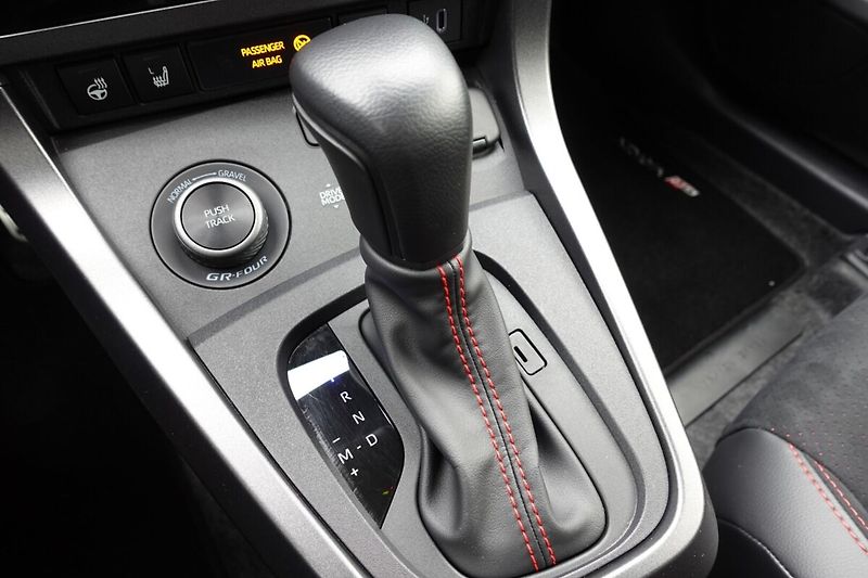 Toyota GR Yaris 1.6Turbo 8AT 4X4 Dynamic + VIP - fotka 20 z 32
