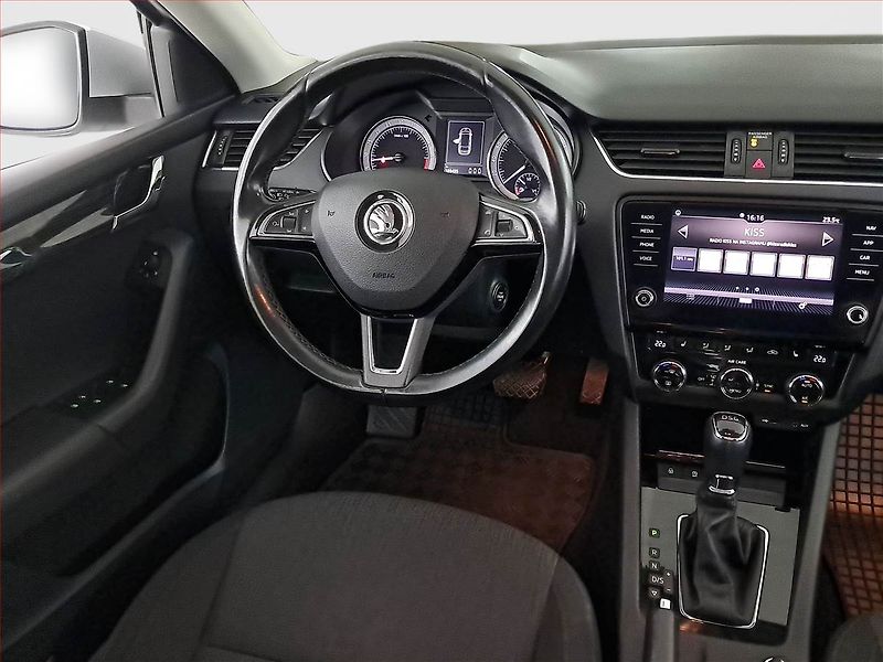 Škoda Octavia (2017) 1.6 TDI, Automat, Navi - fotka 7 z 23