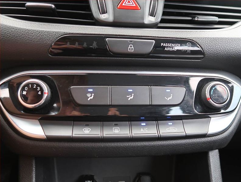 Hyundai i30 (2018) 1.0 T-GDI, Serv.kniha - fotka 13 z 18