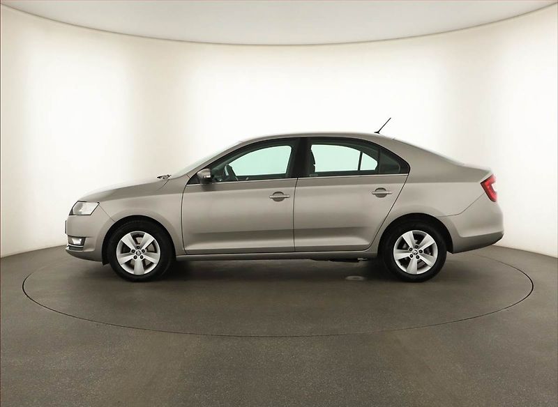 Škoda Rapid (2017) 1.0 TSI, Park. senzory - fotka 3 z 14