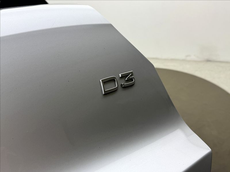 Volvo XC40 2,0 D3 AUTOMAT VÝHŘEV TAŽNÉ - fotka 37 z 41