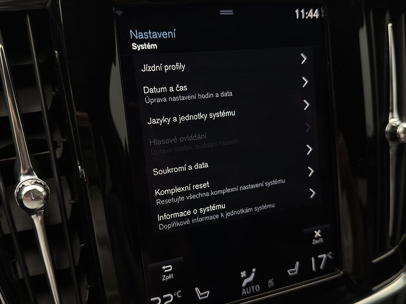 Volvo V90 CC D4 AWD PRO AUT - fotka 43 z 52