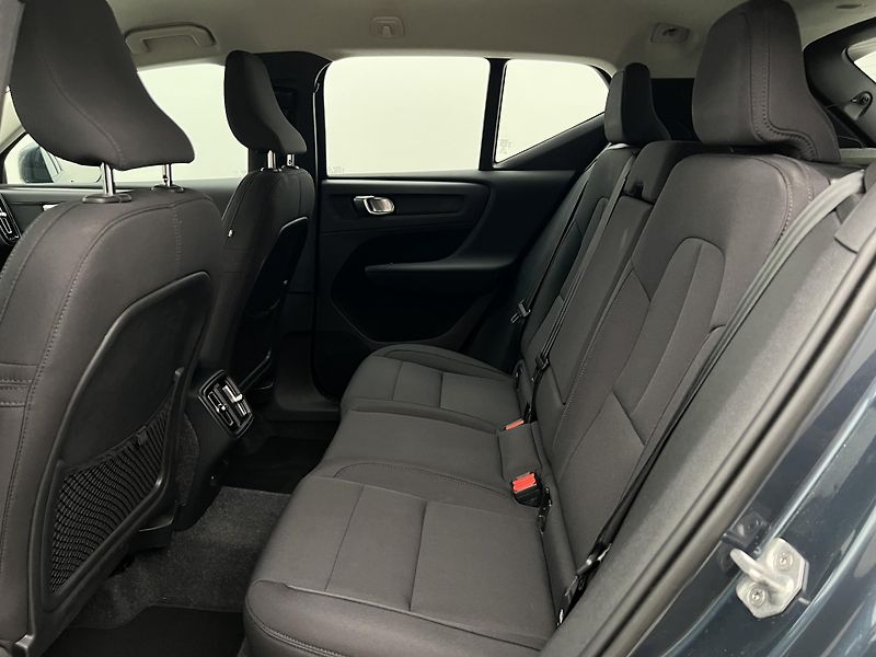 Volvo XC40 D3 MOMENTUM PRO MAN - fotka 6 z 34