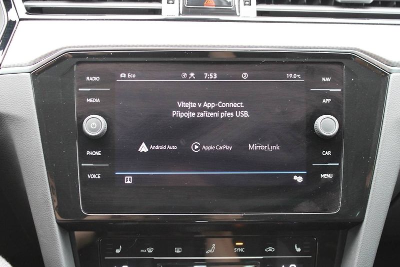 Volkswagen Passat (2022) 2.0 TDI DSG 147kW WEBASTO - fotka 31 z 35