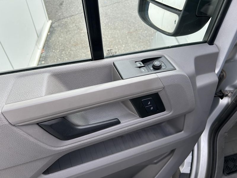 Volkswagen Crafter 2.0 TDI L2 H2 - fotka 21 z 22