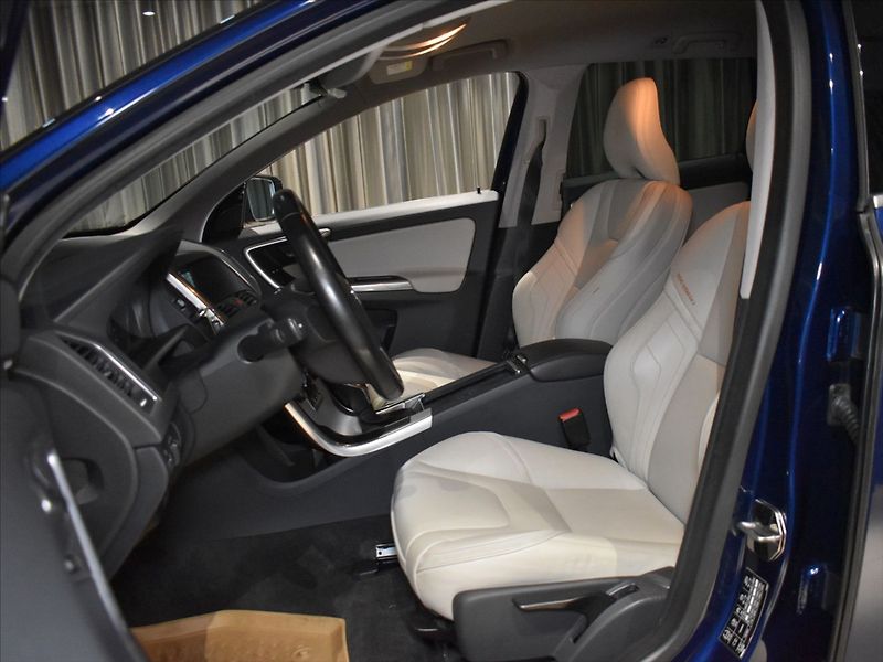 Volvo XC60 2,0 D4 Ocean race Kamera,BLIS - fotka 8 z 24