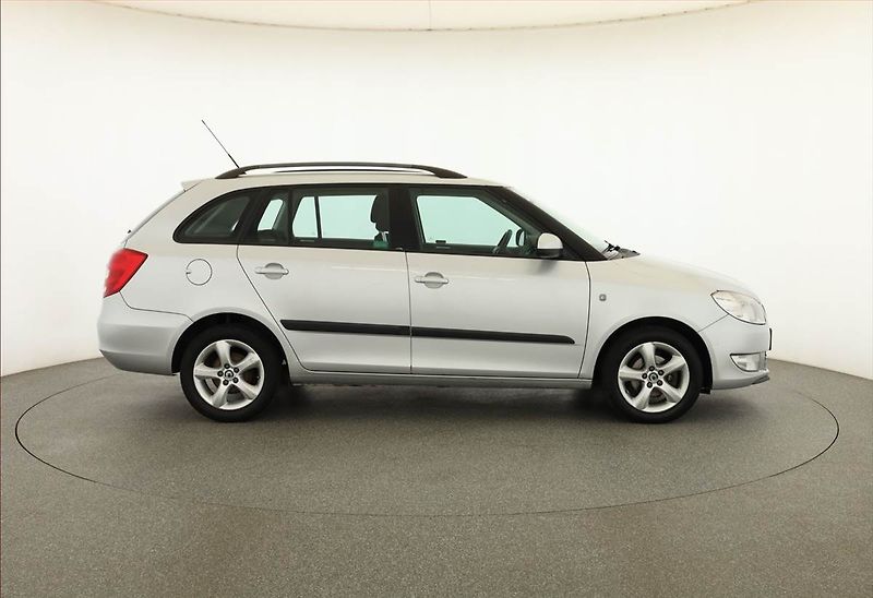 Škoda Fabia (2010) Style 1.6 TDI, Serv.kniha - fotka 6 z 13