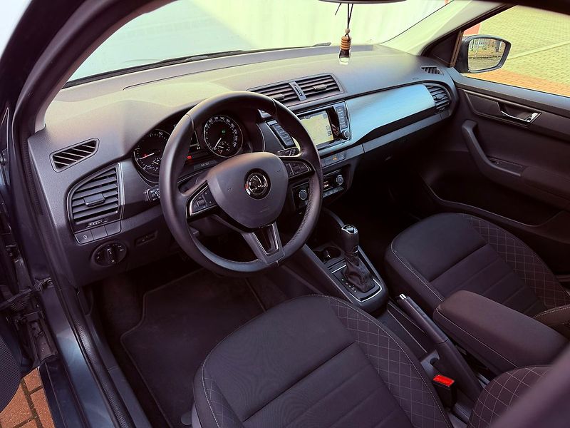 Škoda Fabia 1.0 TSi Style DSG, Navi, TOP - fotka 14 z 29