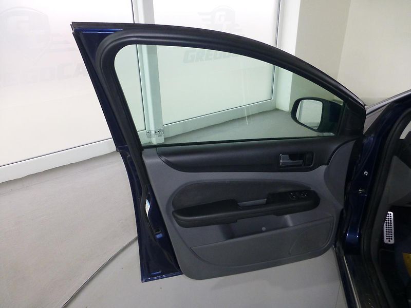 Ford Focus (2010) 1,6TDCI-80KW*KLIMATIZACE**ALU* - fotka 9 z 23
