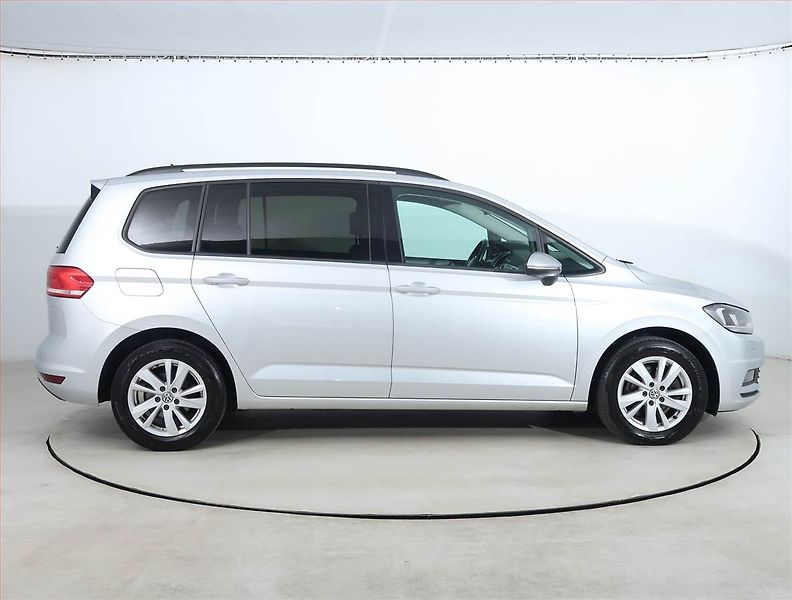 Volkswagen Touran (2020) Comfortline 2.0 TDI, Navi - fotka 6 z 20