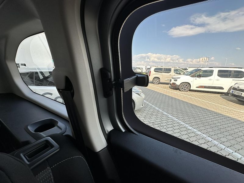 Toyota ProAce City Verso (2026) 1.5D 130-6/MT - 7S LONG BUSINE - fotka 16 z 23