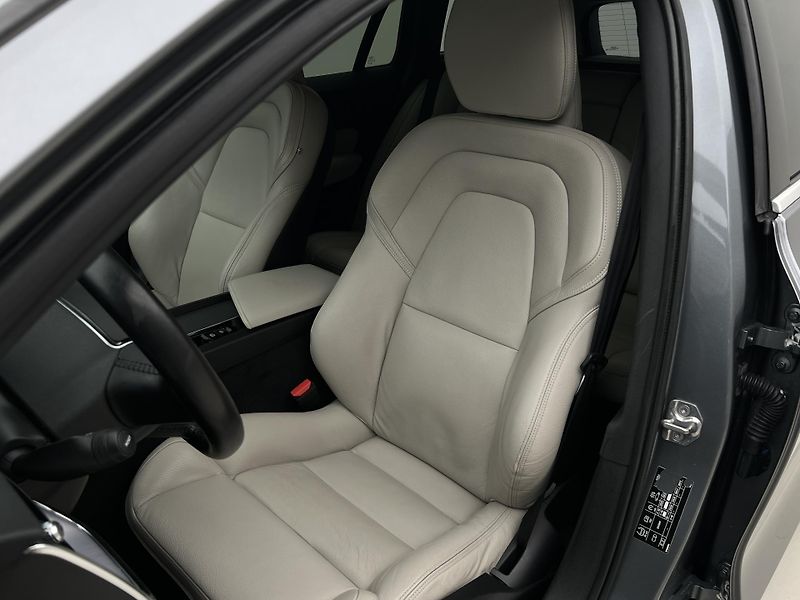 Volvo V60 D4 MOMENTUM AUT - fotka 15 z 46