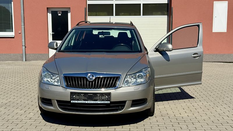 Škoda Octavia (2010) 1.6MPi*75kW*ELEGANCE*1.MAJ* - fotka 18 z 20