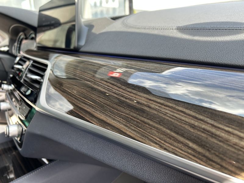 BMW Řada 5 5540i xDrive Luxury Line - fotka 17 z 37