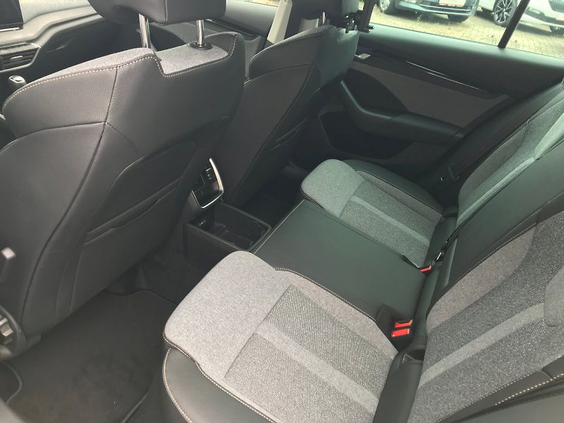 Škoda Octavia (2025) COMBI TOP SELECTION 1,5 TSI - fotka 18 z 26