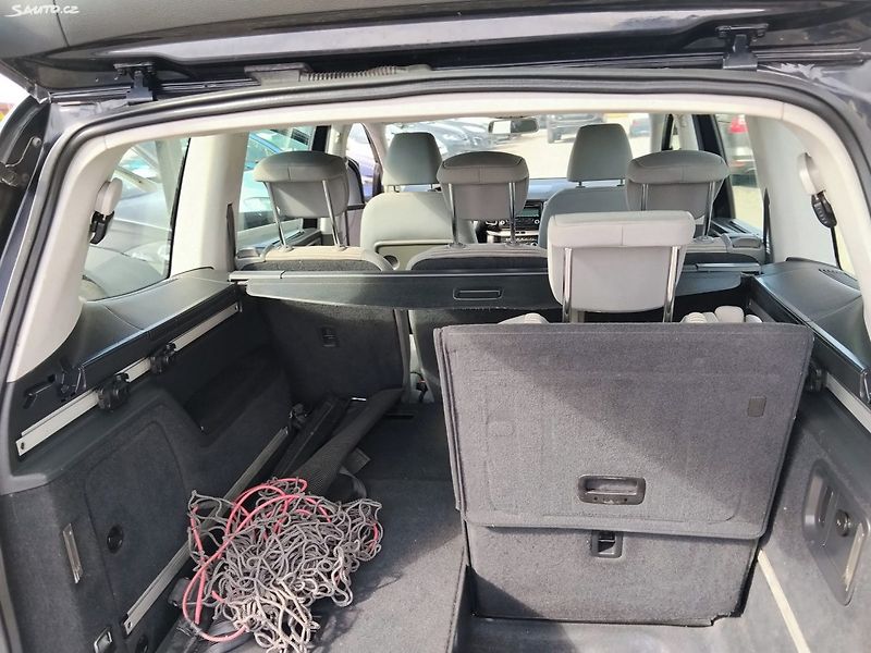 Seat Alhambra (2011) - fotka 17 z 28