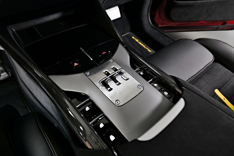 Ferrari Purosangue (2025) CARBON / PANO / MASÁŽ - fotka 19 z 25