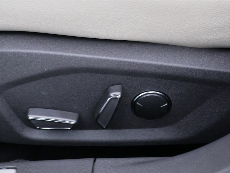 Ford Mondeo 2,0 Hybrid iCVT 103kW Vignale - fotka 16 z 35