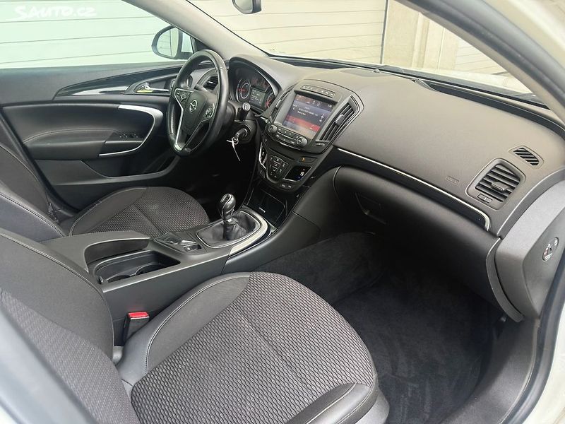 Opel Insignia (2015) 2.0CDTi, 120kw Původ ČR 4x4 - fotka 9 z 22