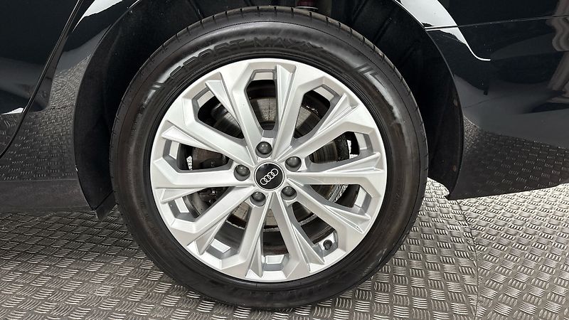 Audi A4 2.0 40TDI S Tronic Quattro - fotka 19 z 29