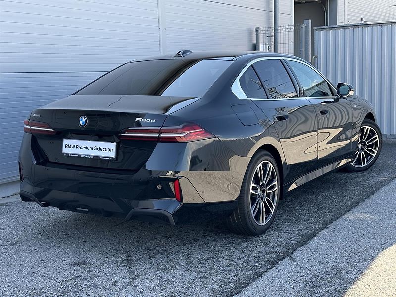 BMW Řada 5 520d xDrive Sedan - fotka 3 z 15