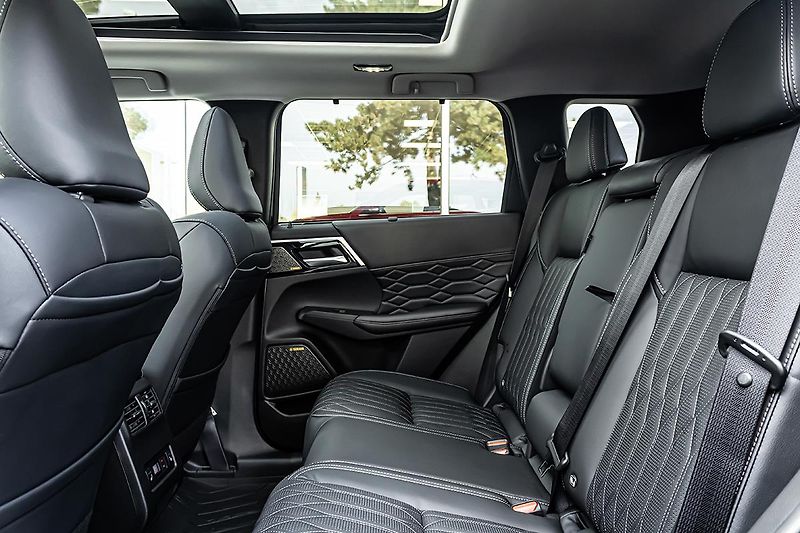 Mitsubishi Outlander (2025) 2,4 PHEV 4WD  Instyle - fotka 25 z 26