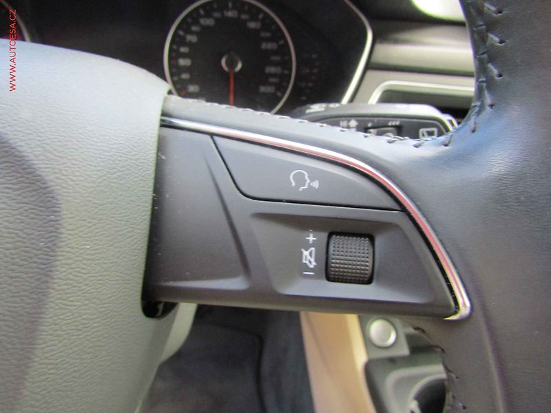 Audi A4 (2017) 2.0 TDi, Navi, bixen, kůže - fotka 16 z 17