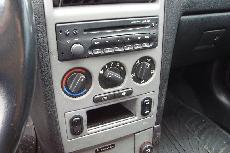 Opel Astra (2002) 1.6i,16V,Cabrio,Bertone,El.Stř - fotka 38 z 65