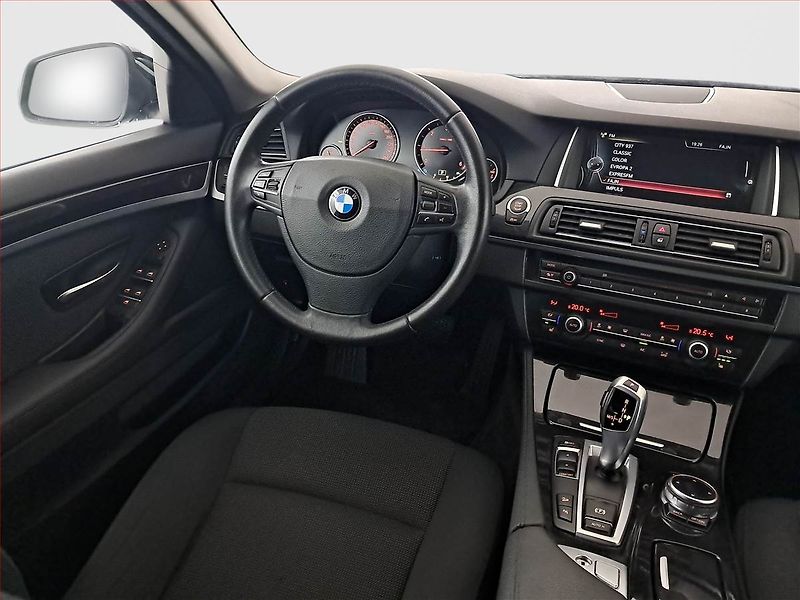 BMW Řada 5 (2014) 525d xDrive, 4X4, Automat - fotka 7 z 24