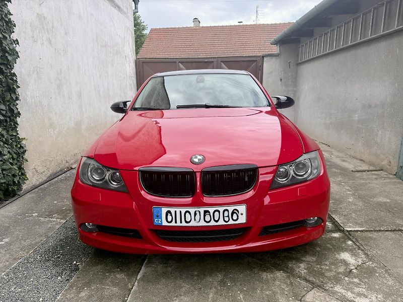 BMW Řada 3 (2006) 320d - fotka 2 z 22