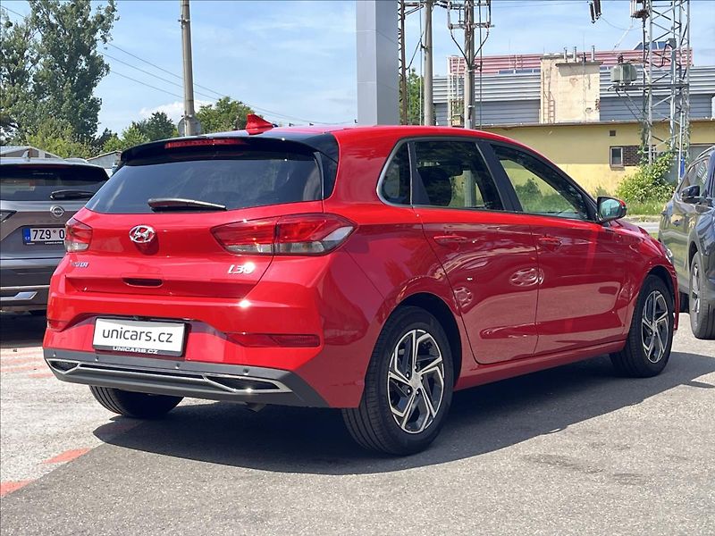 Hyundai i30 1,5 GDI  SMART NAVI 1maj ČR - fotka 5 z 21