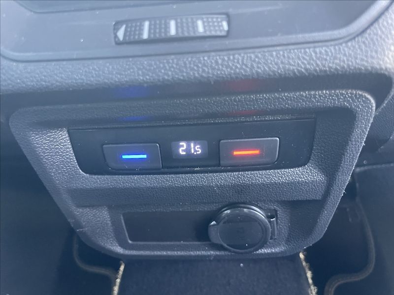 Volkswagen Tiguan 2,0 TDi 110kw DSG R-Line LED R - fotka 13 z 40