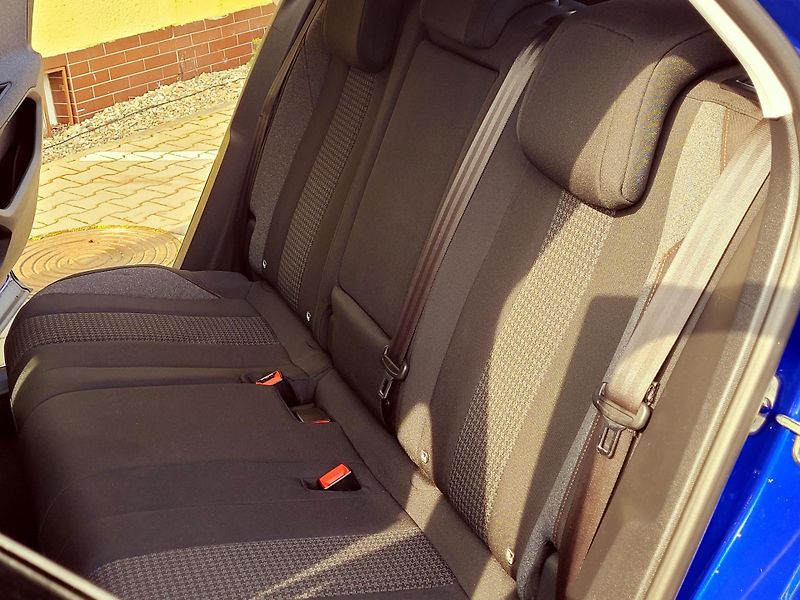 Peugeot 3008 HDi 96kW NAVi, BUSINESS - fotka 20 z 49