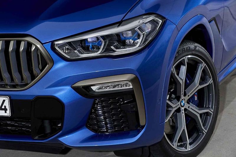 BMW X6 M50i
