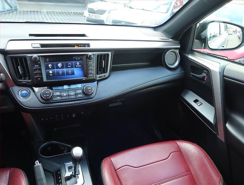 Toyota RAV4 (2018) 2.5 Hybrid, 4X4, Automat - fotka 8 z 16