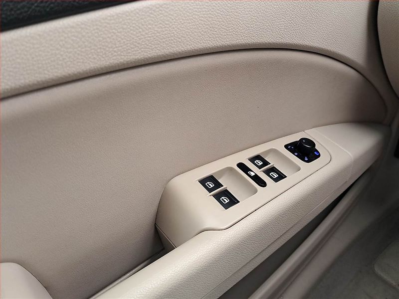 Škoda Superb (2011) Elegance 2.0 TDI, Automat - fotka 16 z 17