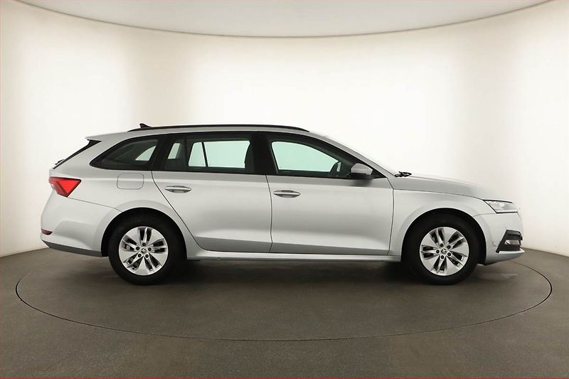 Škoda Octavia (2023) Ambition 2.0 TDI, ČR,1.maj - fotka 6 z 16