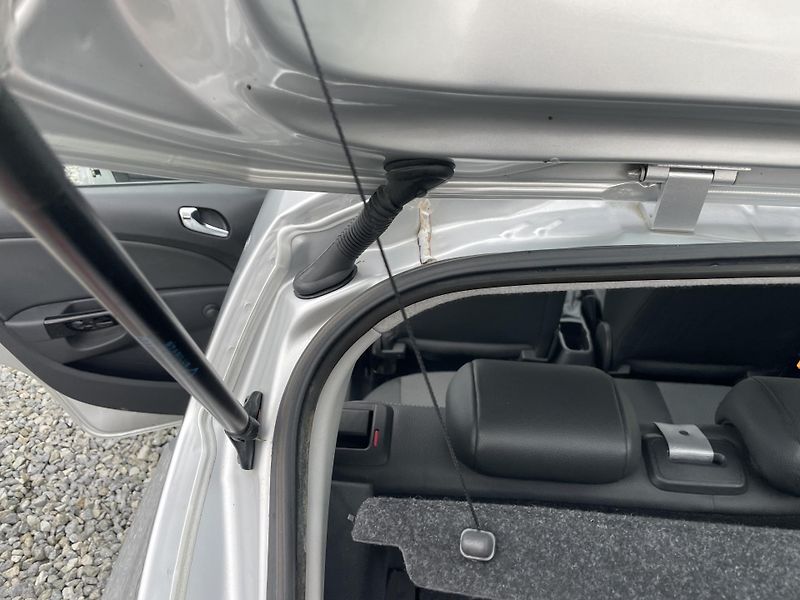 Opel Corsa 1.2i 80PS 141000KM KLIMA STK!! - fotka 120 z 169