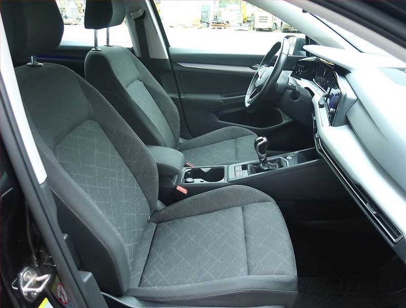 Volkswagen Golf (2021) Life 1.5 TSI, ČR,1.maj - fotka 9 z 21