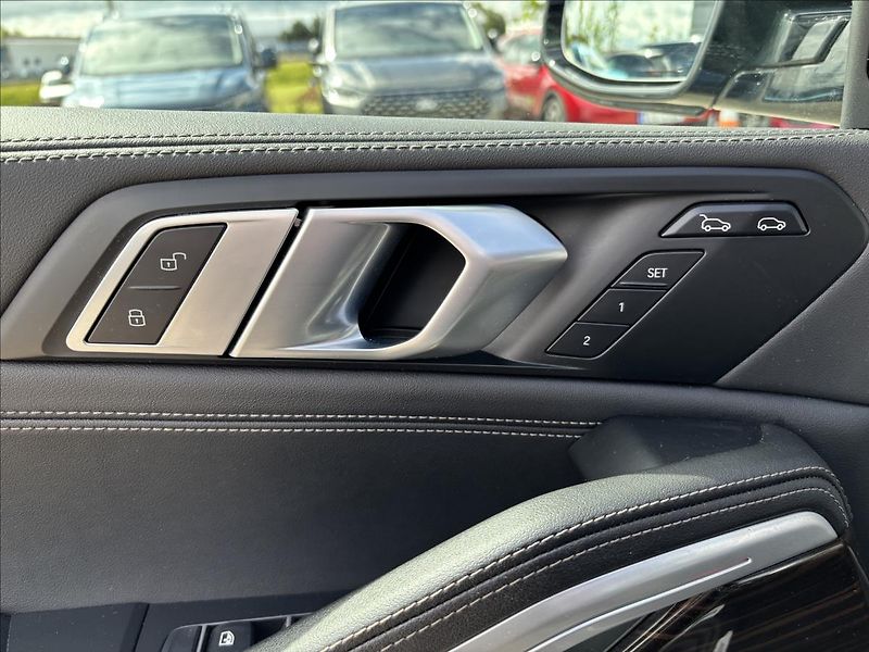BMW X6 3,0 40i 280kW M-Sport xDrive - fotka 24 z 46