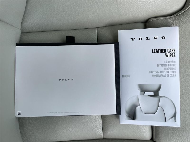 Volvo XC90 2,0 B5 AWD Plus Bright WEBA+TZ - fotka 19 z 25