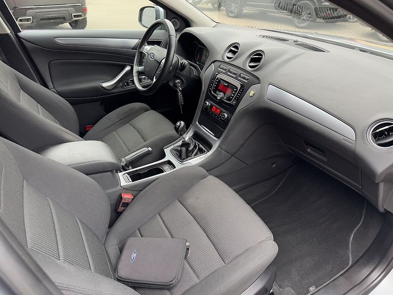Ford Mondeo (2013) 1.6i EcoBoost Titanium Xenony - fotka 15 z 50