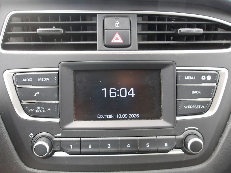 Hyundai i20 1,2i 1.MAJ.! NAJ.62000 km !!! - fotka 22 z 29