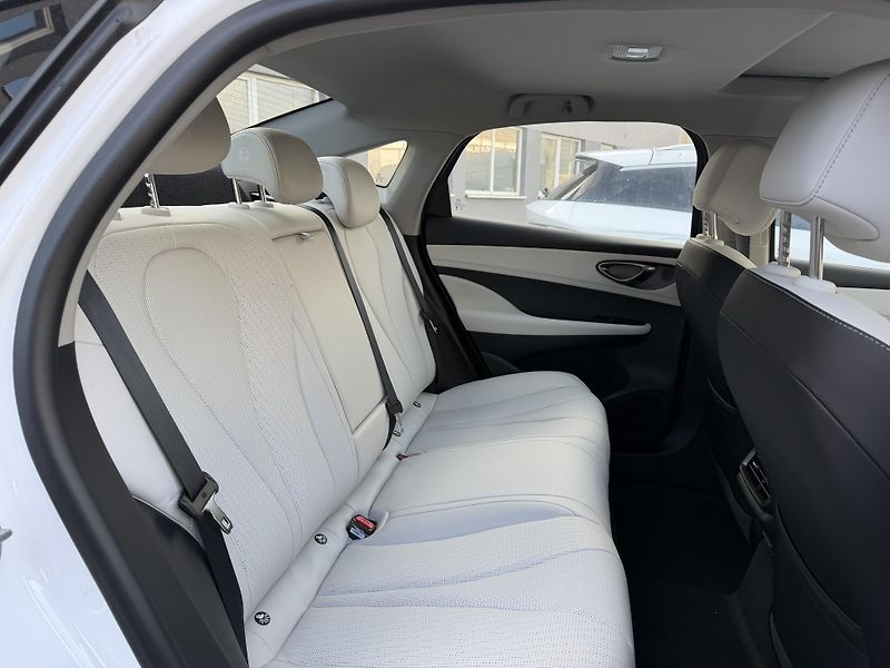 BYD Seal 5 DM-i (2025) Comfort Super Hybrid - fotka 7 z 11