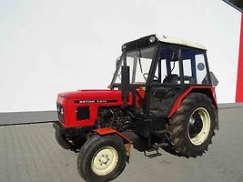 Traktor Zetor 7011.